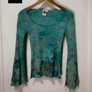 YEN Y2K Elongated Sleeve Top